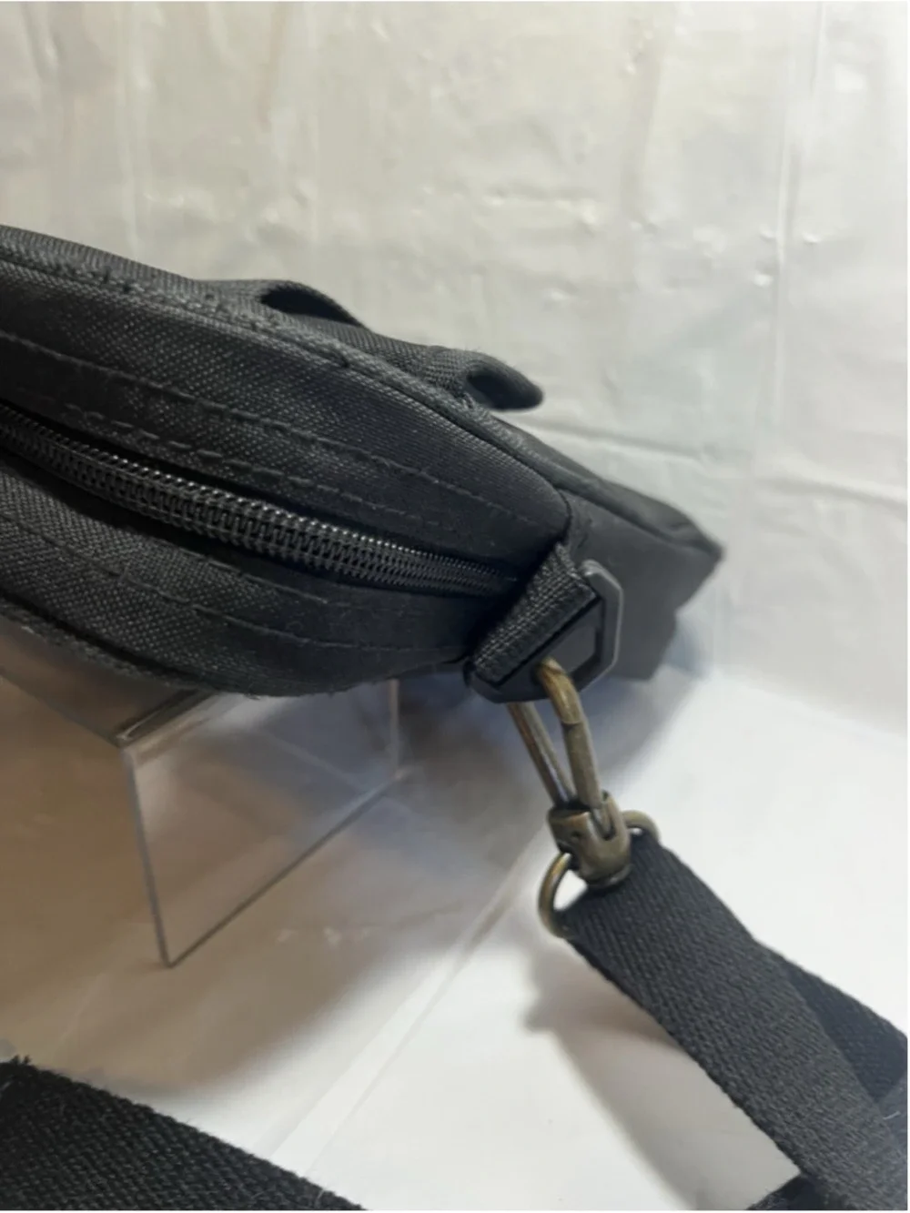 SwissGear Black small tech Messenger Bag Crossbody